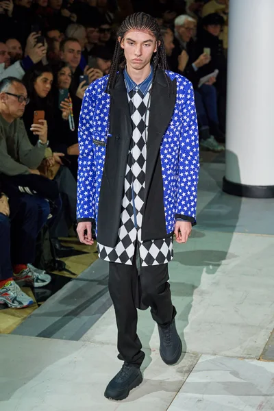 Look 10